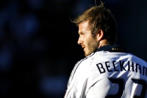 开云体育俱乐部官网-曼城前场多点开花打出进攻高潮，曼城主场the king