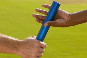 开云网址-篮球赛季热战不断球迷热情高涨，篮球比赛火热开赛